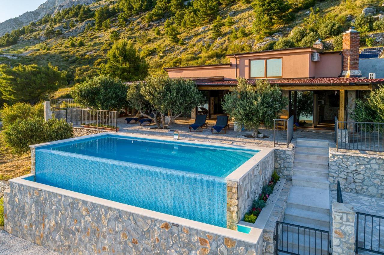 Villa Secluded Paradise 奥米什 外观 照片